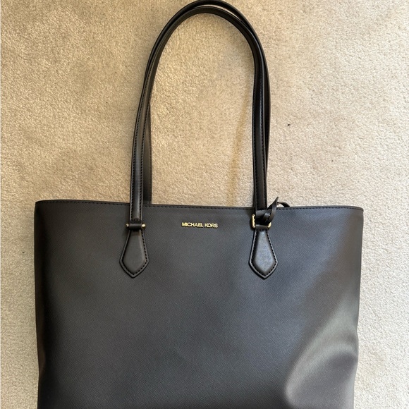 Michael Kors Elegant Black Tote like new - Picture 1 of 7